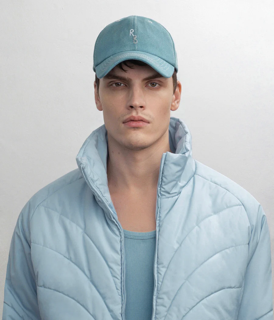 BASEBALL CAP IN LIGHT BLUE